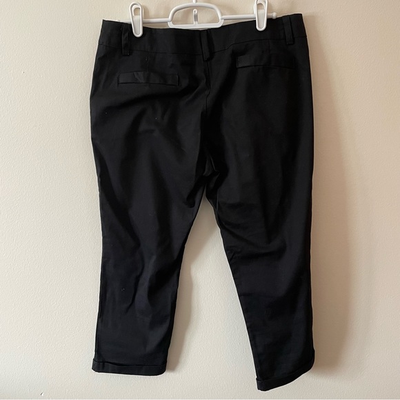 Vittoria Moda Black Capri Pants - Picture 10 of 10